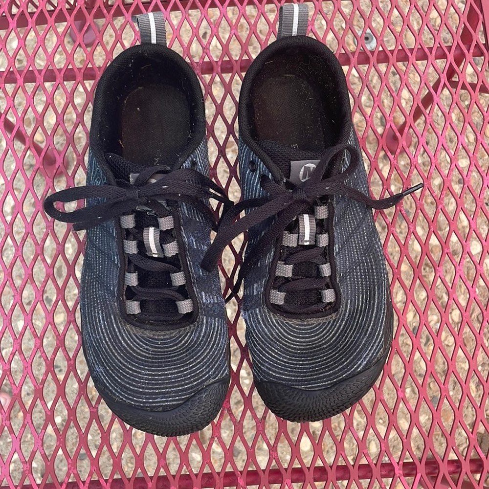 Merrell Vapor Glove 2 size 7 Vibram sole barefoot running shoes black & gray